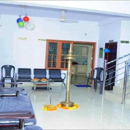 Adhithya Apartments Ґуруваюр Екстер'єр фото