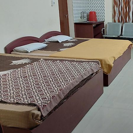 Adhithya Apartments Ґуруваюр Екстер'єр фото