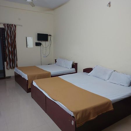 Adhithya Apartments Ґуруваюр Екстер'єр фото