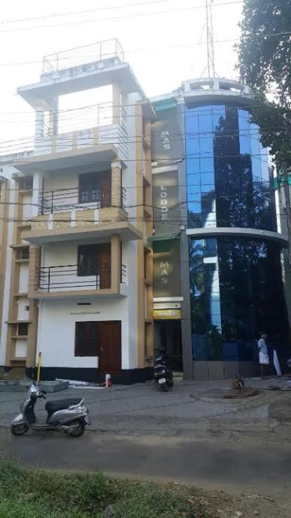 Adhithya Apartments Ґуруваюр Екстер'єр фото