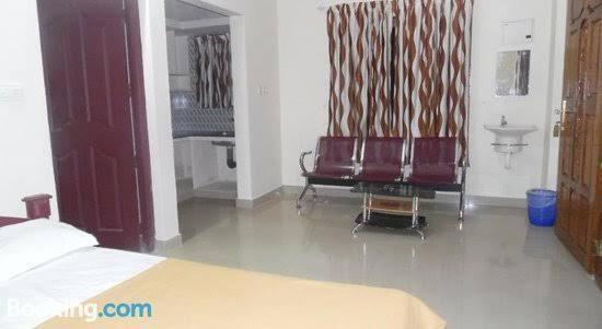 Adhithya Apartments Ґуруваюр Екстер'єр фото