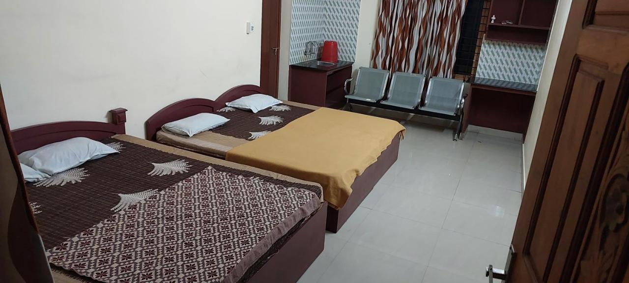 Adhithya Apartments Ґуруваюр Екстер'єр фото
