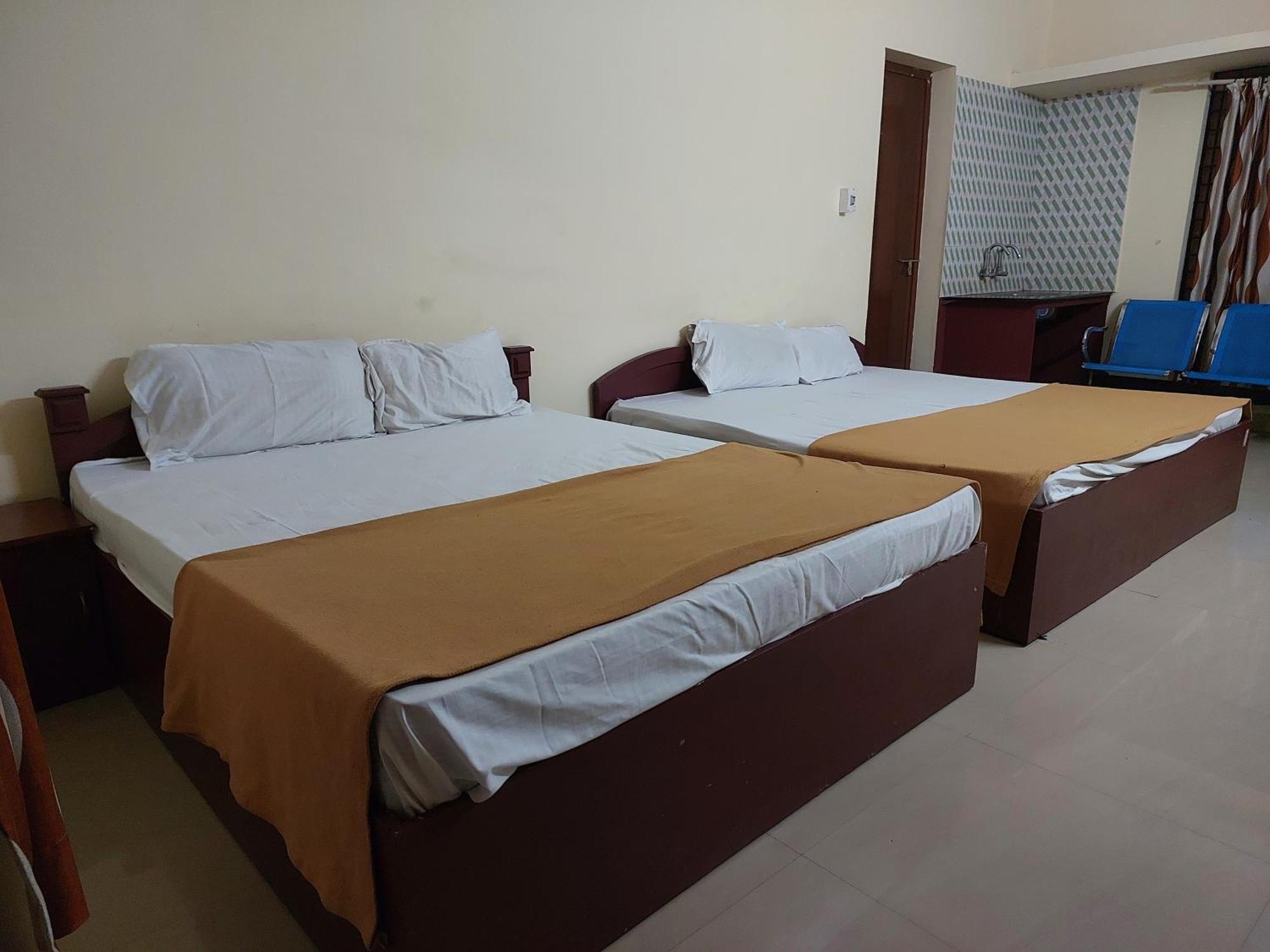 Adhithya Apartments Ґуруваюр Екстер'єр фото