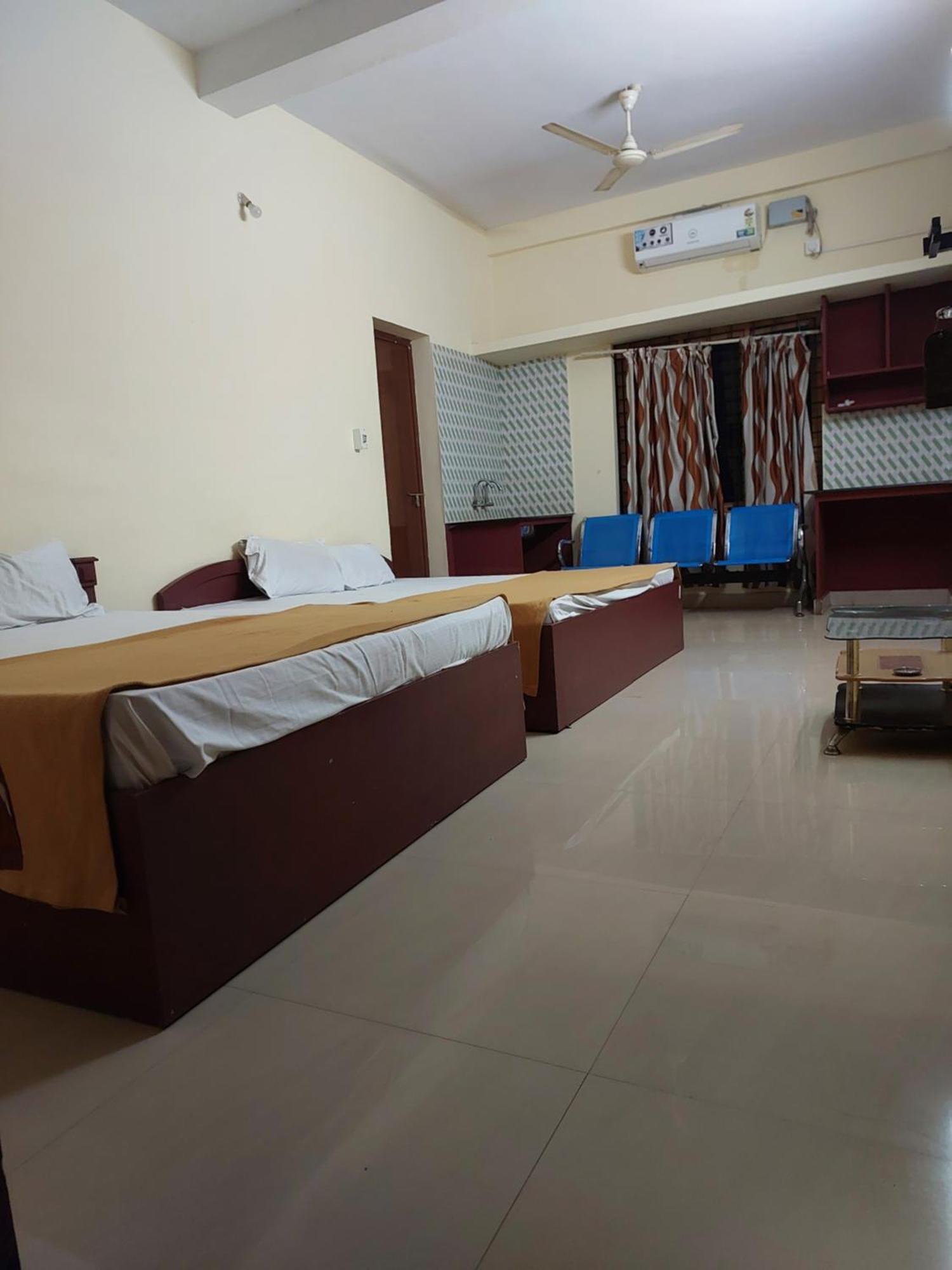 Adhithya Apartments Ґуруваюр Екстер'єр фото