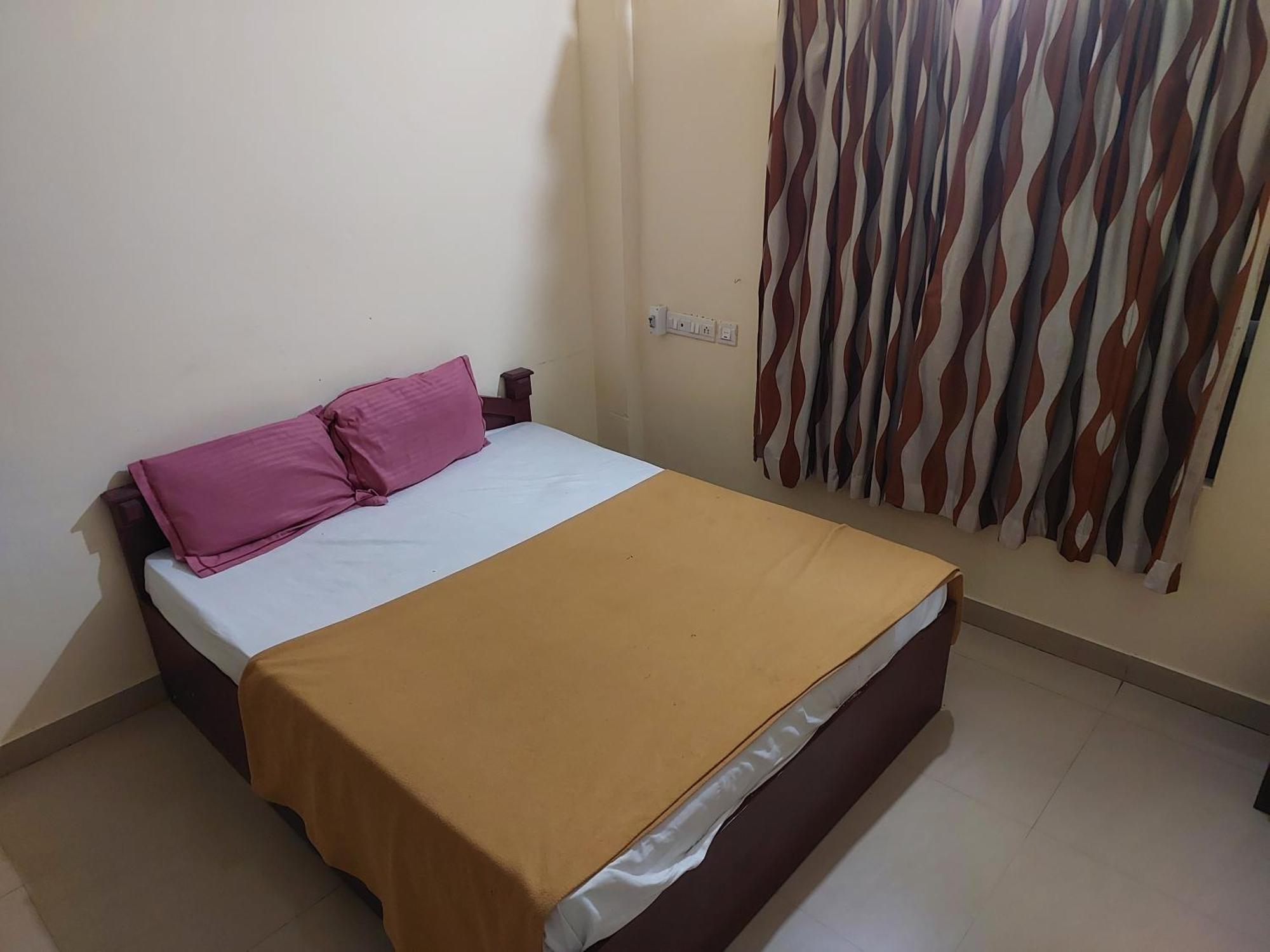 Adhithya Apartments Ґуруваюр Екстер'єр фото